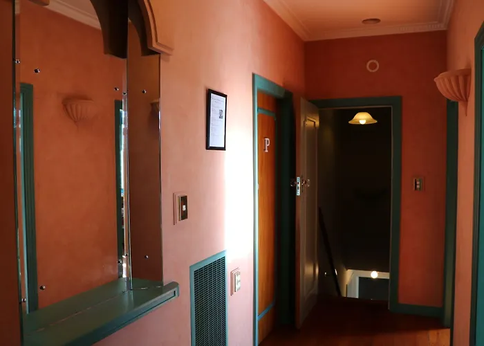 Pure Motel 5*
